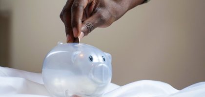 Cum să economisești bani fără să-ți schimbi stilul de viață