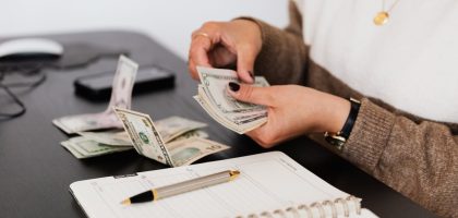 Cum îți stabilești un buget realist pentru cumpărături și ieșiri